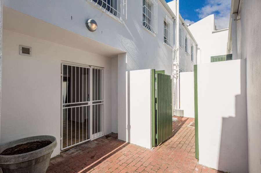 To Let 3 Bedroom Property for Rent in Higgovale Western Cape